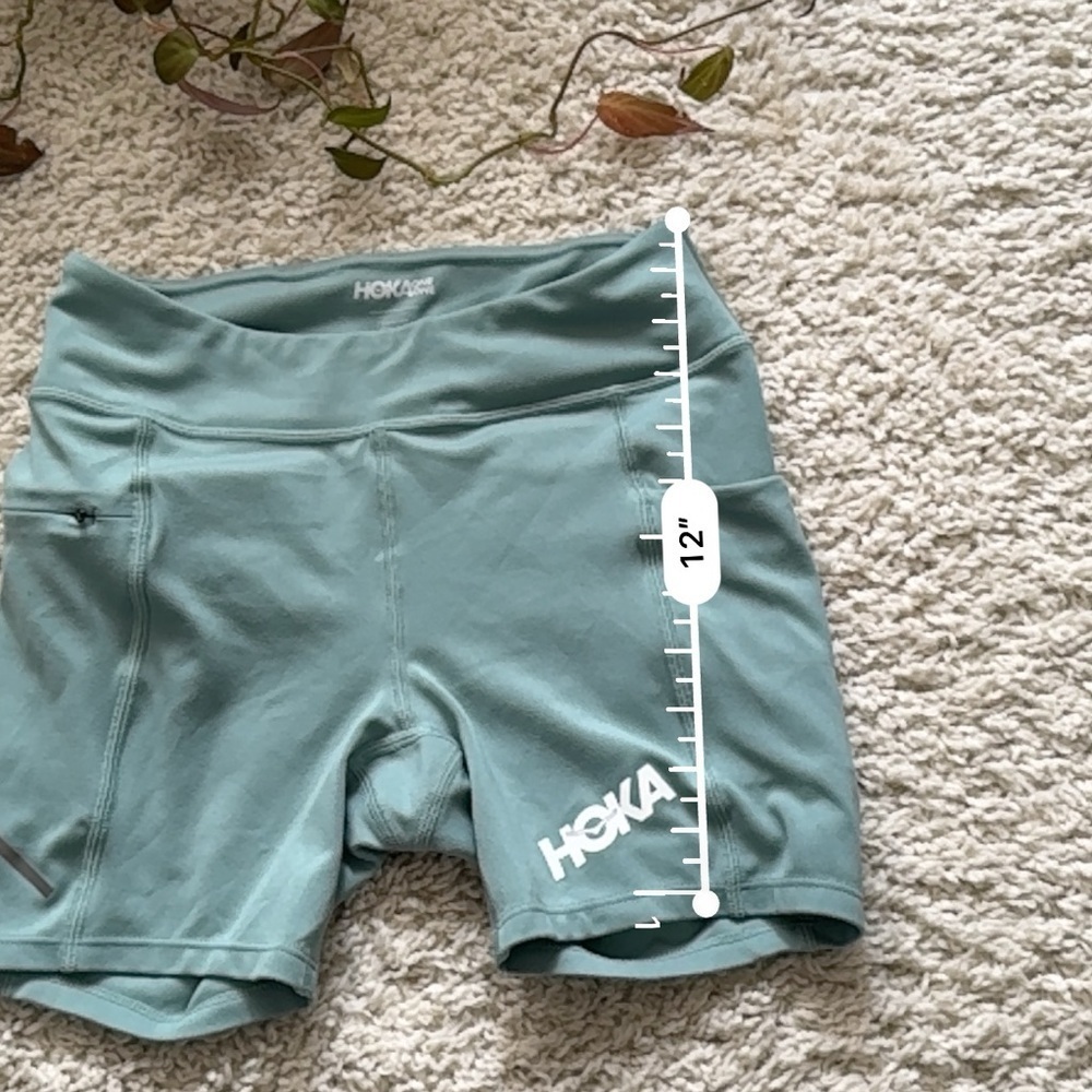 Hoka Women's Hupana 5" Short in Sea foam Green size XS - Picture 3 of 6